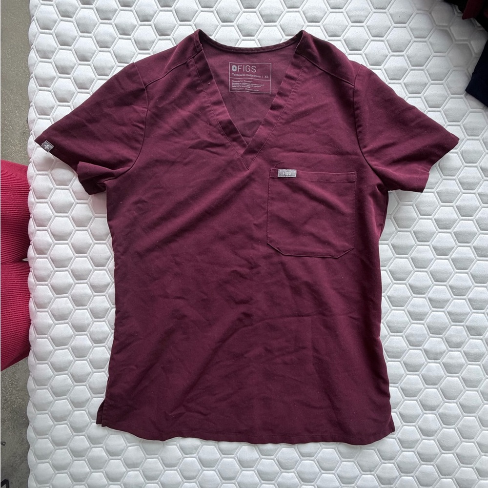 Figs Women's V-Neck Scrub Top in Burgundy XS